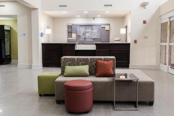 Holiday Inn Express & Suites Sweetwater image 12