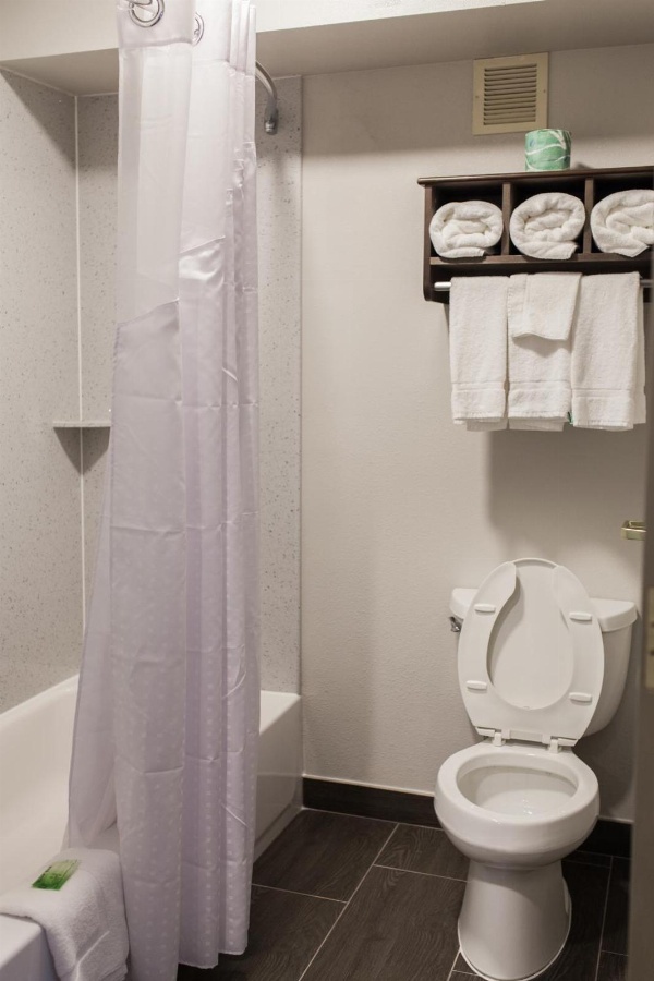 Holiday Inn Express & Suites Sweetwater image 4